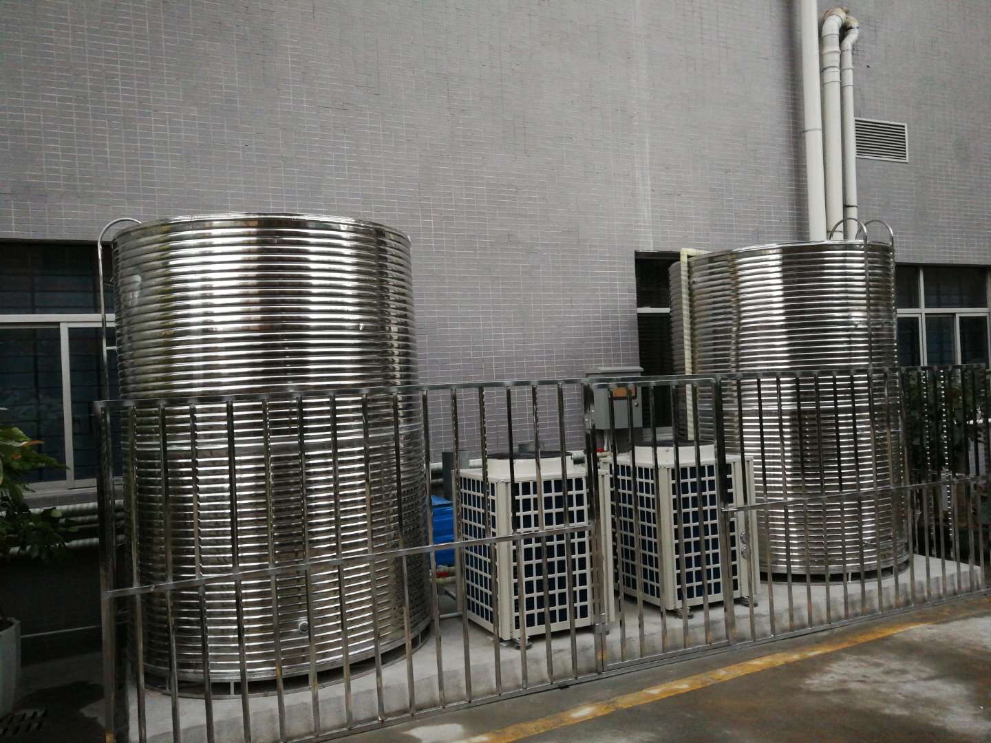 學校空氣能熱水器大興節(jié)能